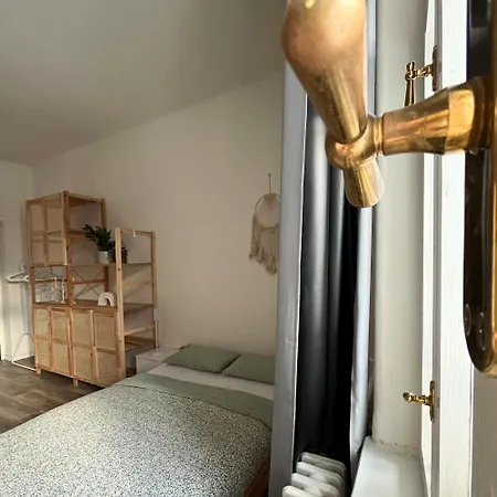 아파트 Resident Rebels