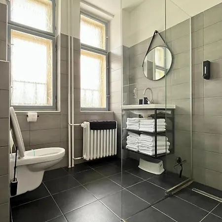 아파트 Resident Rebels